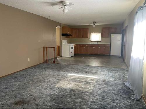 1121 8 Avenue, Wainwright, AB - Indoor Photo Showing Kitchen