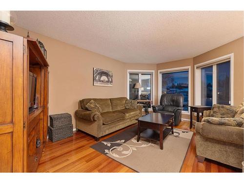 2711 46 Avenue Close, Lloydminster, SK - Indoor Photo Showing Living Room