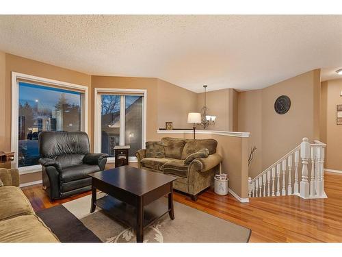 2711 46 Avenue Close, Lloydminster, SK - Indoor Photo Showing Living Room