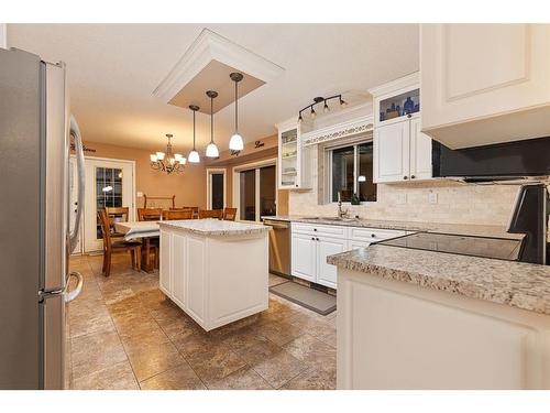 2711 46 Avenue Close, Lloydminster, SK - Indoor Photo Showing Kitchen