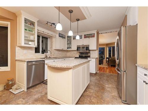 2711 46 Avenue Close, Lloydminster, SK - Indoor Photo Showing Kitchen