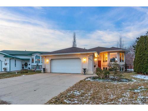 2711 46 Avenue Close, Lloydminster, SK - Outdoor With Facade