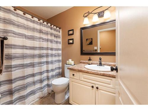 2711 46 Avenue Close, Lloydminster, SK - Indoor Photo Showing Bathroom