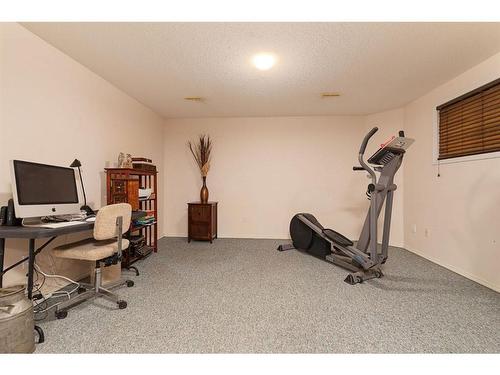 2711 46 Avenue Close, Lloydminster, SK - Indoor Photo Showing Gym Room