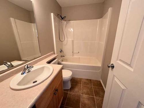 101-4727 20 Street, Lloydminster, SK - Indoor Photo Showing Bathroom