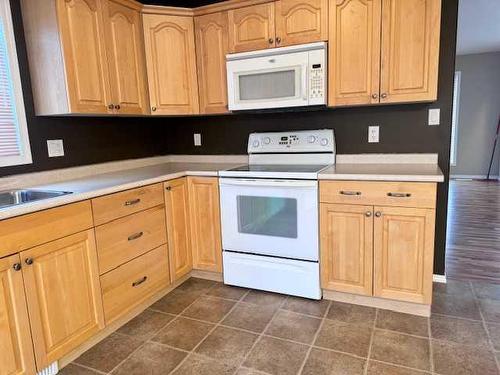 101-4727 20 Street, Lloydminster, SK - Indoor Photo Showing Kitchen