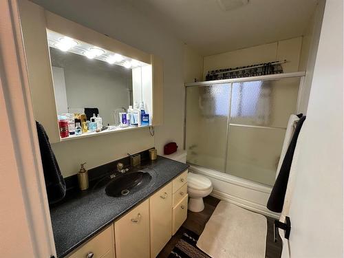 22 Simpson Avenue, Hughenden, AB - Indoor Photo Showing Bathroom