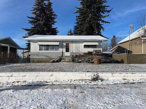 22 Simpson Avenue, Hughenden, AB - Outdoor