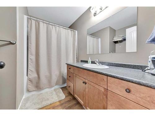 402 4 Avenue Close, Maidstone, SK - Indoor Photo Showing Bathroom