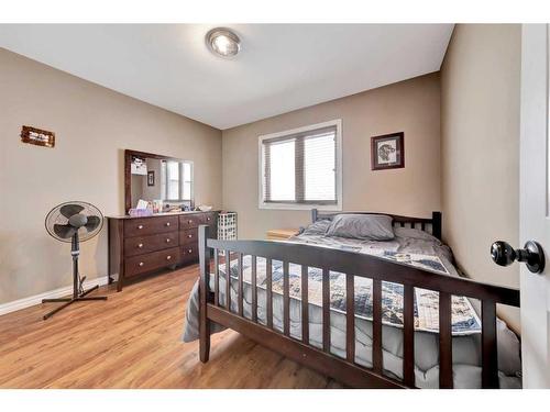 402 4 Avenue Close, Maidstone, SK - Indoor Photo Showing Bedroom