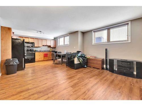 402 4 Avenue Close, Maidstone, SK - Indoor