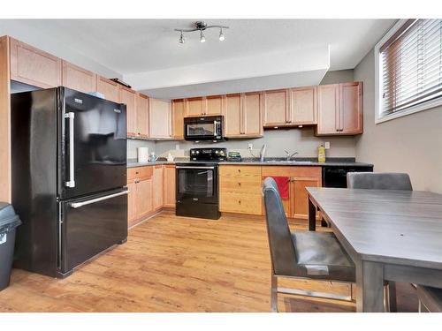 402 4 Avenue Close, Maidstone, SK - Indoor Photo Showing Kitchen