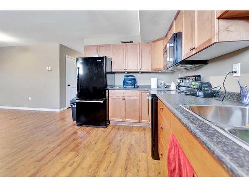 402 4 Avenue Close, Maidstone, SK - Indoor Photo Showing Kitchen