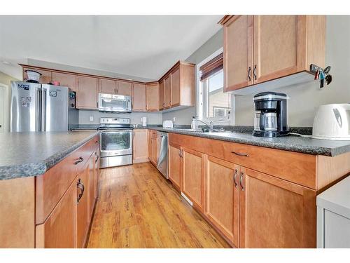 402 4 Avenue Close, Maidstone, SK - Indoor Photo Showing Kitchen