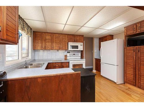 3619 50 Avenue, Lloydminster, SK - Indoor Photo Showing Kitchen With Double Sink