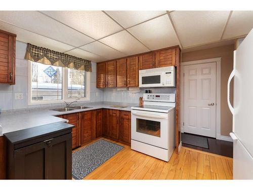 3619 50 Avenue, Lloydminster, SK - Indoor Photo Showing Kitchen With Double Sink