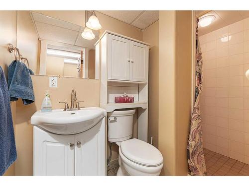 3619 50 Avenue, Lloydminster, SK - Indoor Photo Showing Bathroom