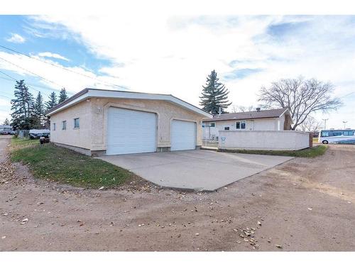 3619 50 Avenue, Lloydminster, SK - Outdoor