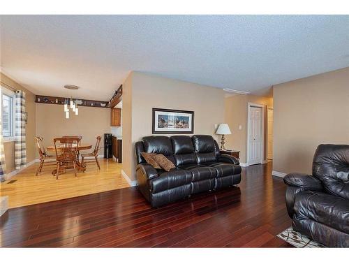 3619 50 Avenue, Lloydminster, SK - Indoor Photo Showing Living Room