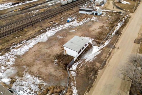 1101 1 Avenue, Wainwright, AB 