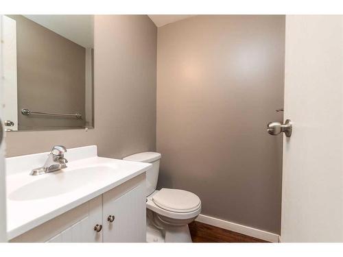 5306 47 Street, Lloydminster, AB - Indoor Photo Showing Bathroom