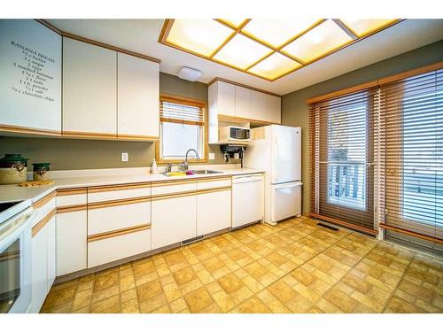 5529 41 Street, Provost, AB - Indoor Photo Showing Kitchen With Double Sink