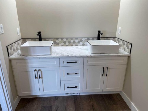 1119 14 Street, Wainwright, AB - Indoor Photo Showing Bathroom