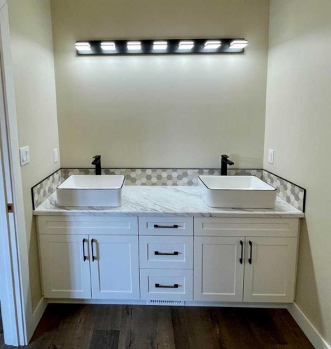 1119 14 Street, Wainwright, AB - Indoor Photo Showing Bathroom