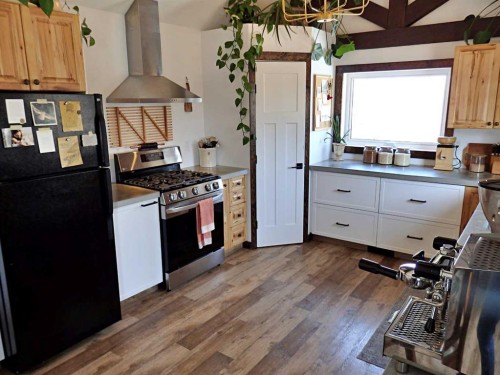 121 Hwy 897 Highway, Marwayne, AB - Indoor Photo Showing Kitchen