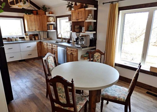 121 Hwy 897 Highway, Marwayne, AB - Indoor Photo Showing Dining Room