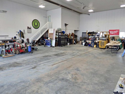 121 Hwy 897 Highway, Marwayne, AB - Indoor Photo Showing Garage