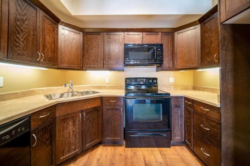 402-2609 11 Avenue, Wainwright, AB - Indoor Photo Showing Kitchen With Double Sink