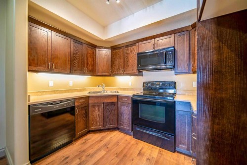 402-2609 11 Avenue, Wainwright, AB - Indoor Photo Showing Kitchen