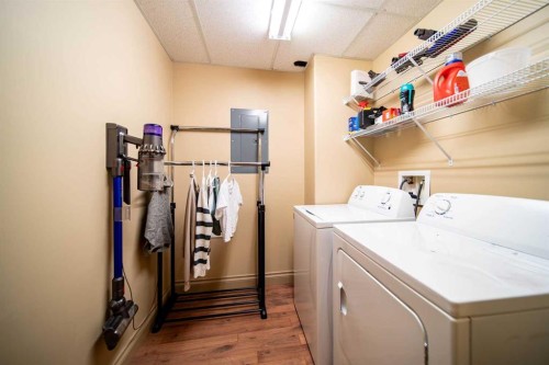 305-2609 11 Avenue, Wainwright, AB - Indoor Photo Showing Laundry Room