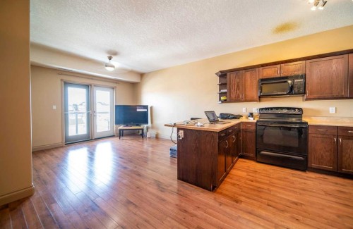 210-2609 11 Avenue, Wainwright, AB - Indoor Photo Showing Kitchen