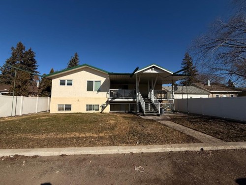 5-5426 49 Avenue, Lloydminster, SK - Outdoor