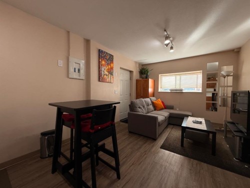 5-5426 49 Avenue, Lloydminster, SK - Indoor Photo Showing Living Room