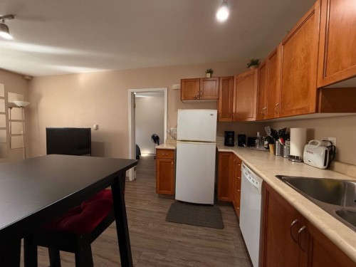 5-5426 49 Avenue, Lloydminster, SK - Indoor Photo Showing Kitchen