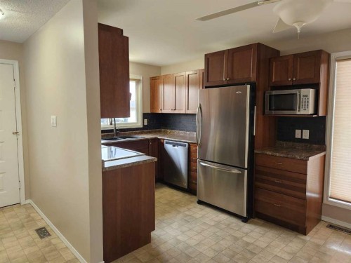5002 53 Avenue, Kitscoty, AB - Indoor Photo Showing Kitchen With Double Sink