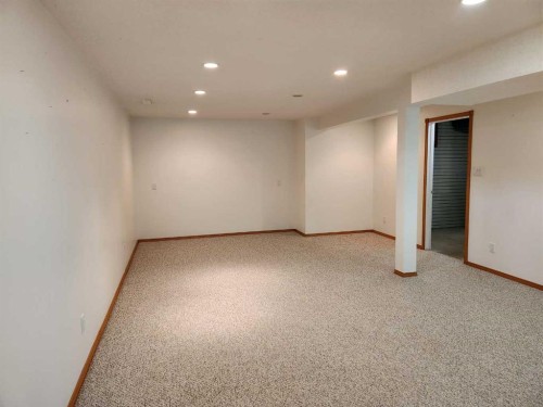 5002 53 Avenue, Kitscoty, AB - Indoor