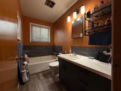 122 Main Street, Lashburn, SK - Indoor Photo Showing Bathroom