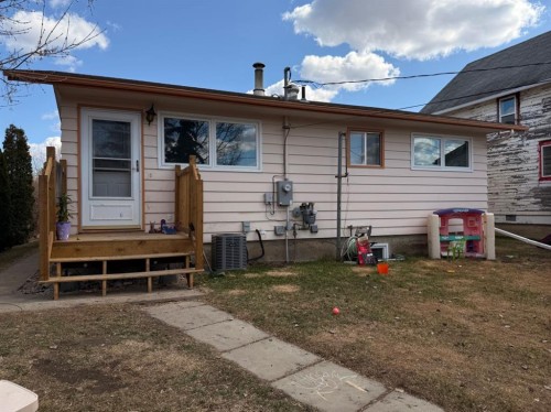 122 Main Street, Lashburn, SK - Outdoor