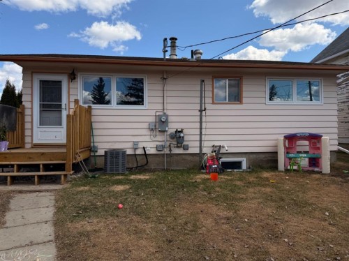 122 Main Street, Lashburn, SK - Outdoor