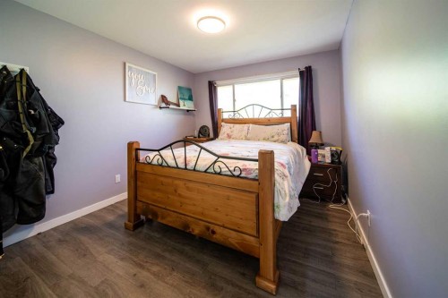 101 11 Street, Wainwright, AB - Indoor Photo Showing Bedroom