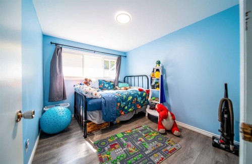 101 11 Street, Wainwright, AB - Indoor Photo Showing Bedroom
