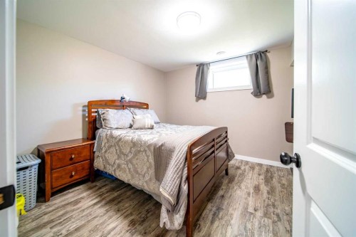 101 11 Street, Wainwright, AB - Indoor Photo Showing Bedroom