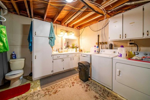 101 11 Street, Wainwright, AB - Indoor Photo Showing Laundry Room
