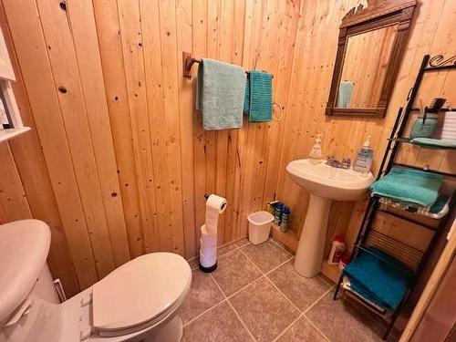 12 Suffern Lake, Suffern Lake, SK - Indoor Photo Showing Bathroom