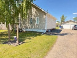402 2 Street WEST Maidstone, SK S0M 1M0