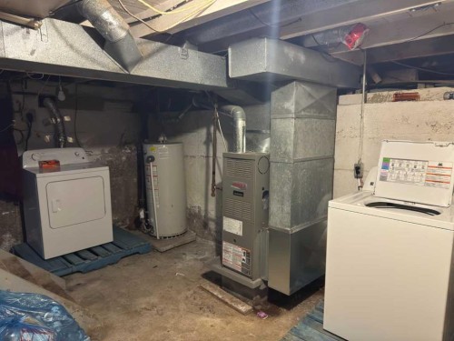 902 7 Avenue, Wainwright, AB - Indoor Photo Showing Laundry Room